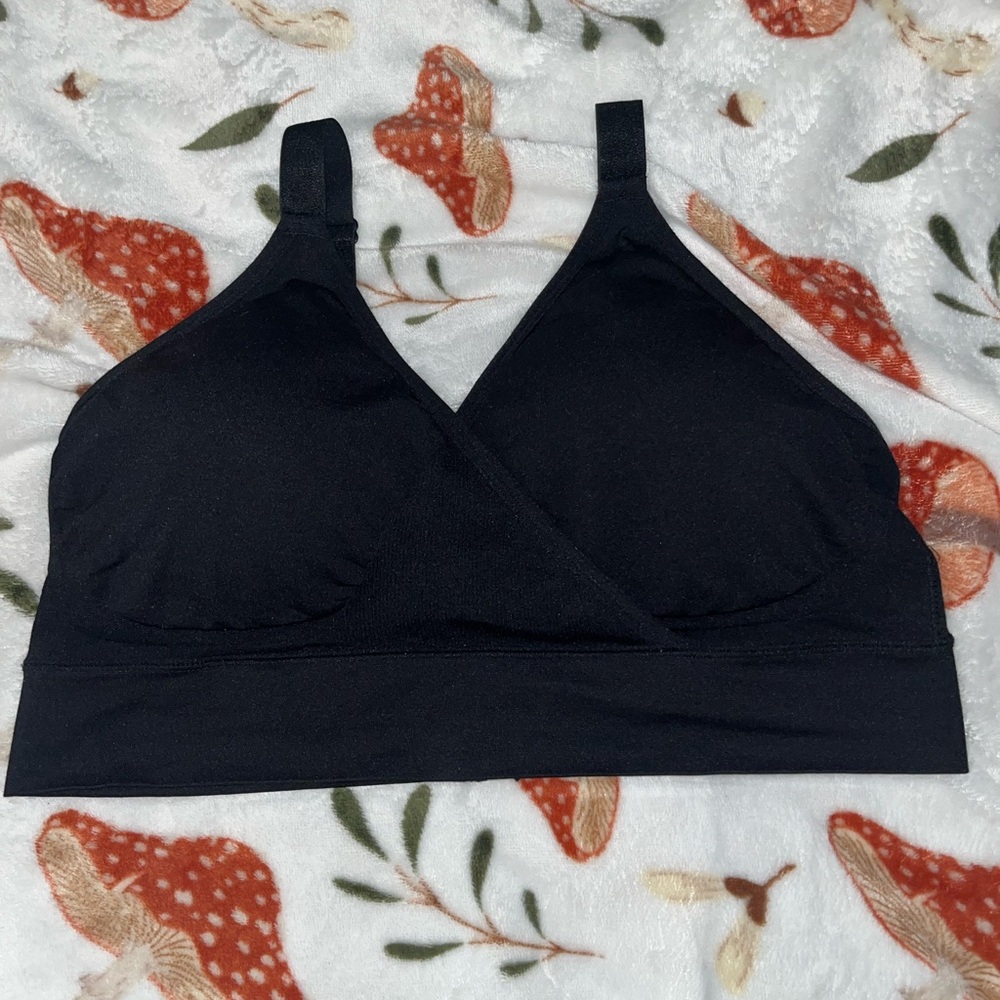 Elegant Black Women's Sports Bra